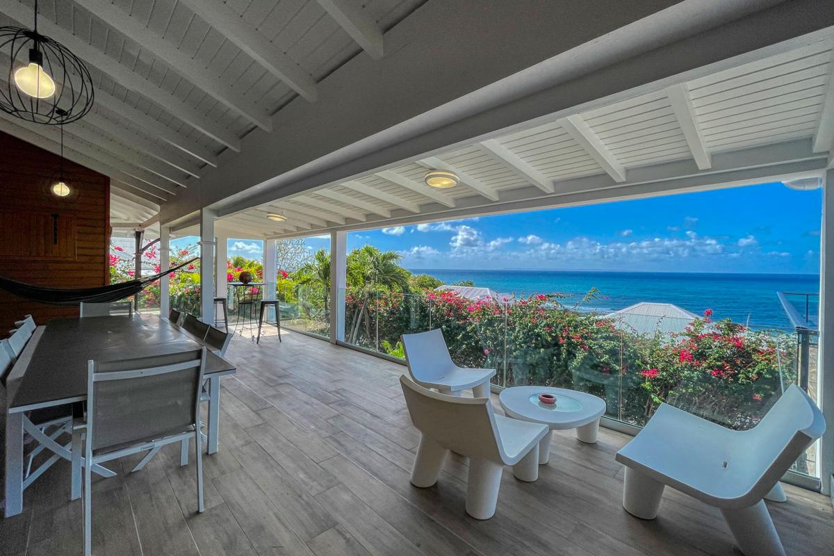 6 Location villa tropicale 5 chambres 10 personnes avec piscine et vue mer saint françois en guadeloupe - terrasse